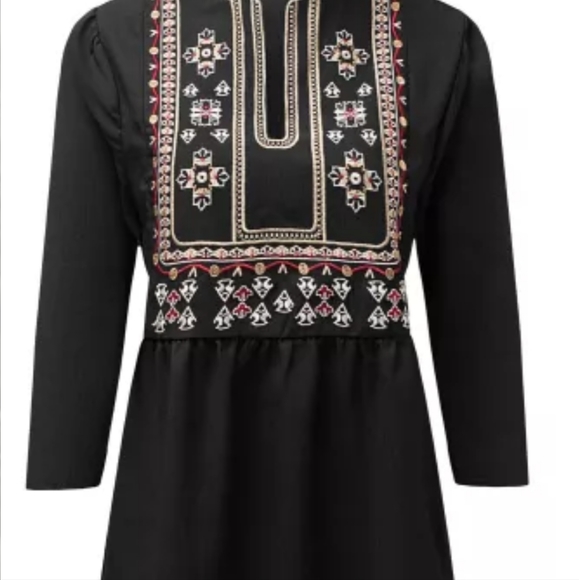 New 3/4 sleeve embroidered top - Picture 5 of 16